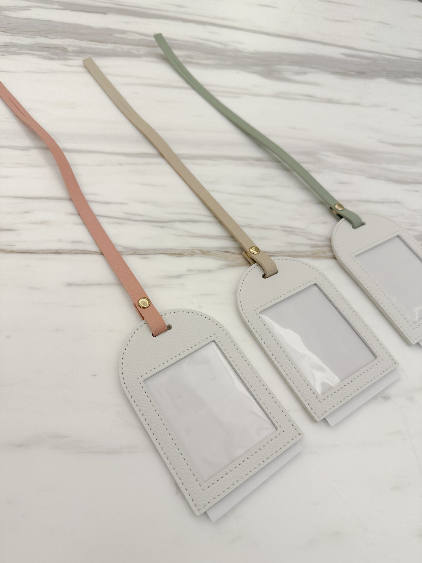 تاق اهداء مصنوع من الجلد بثلاثة الوان